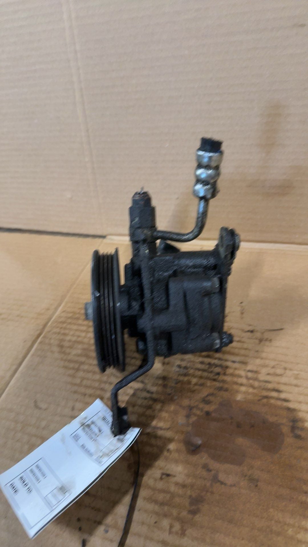 Power Steering Pump from a 2002 Toyota Camry, photo 2