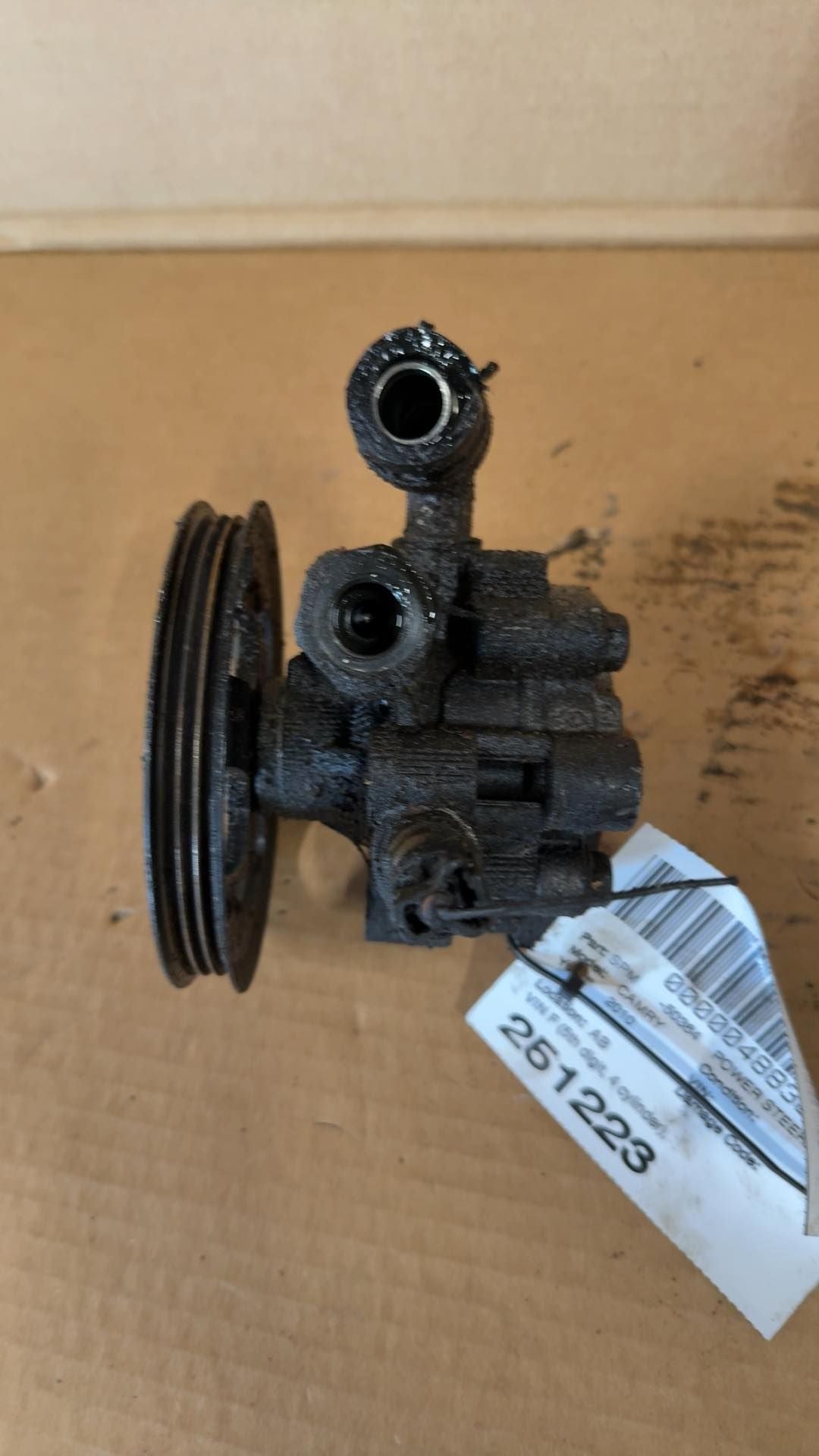 Power Steering Pump from a 2010 Toyota Camry, photo 2