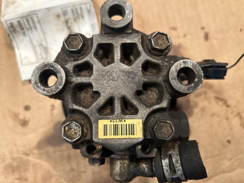 Power Steering Pump from a 2007 Toyota, photo 1