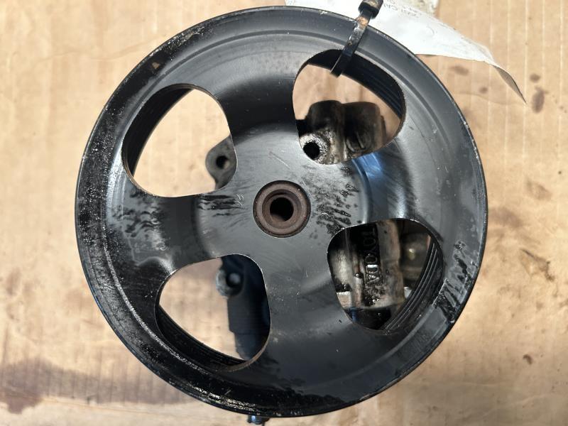 Power Steering Pump from a 2007 Toyota, photo 2