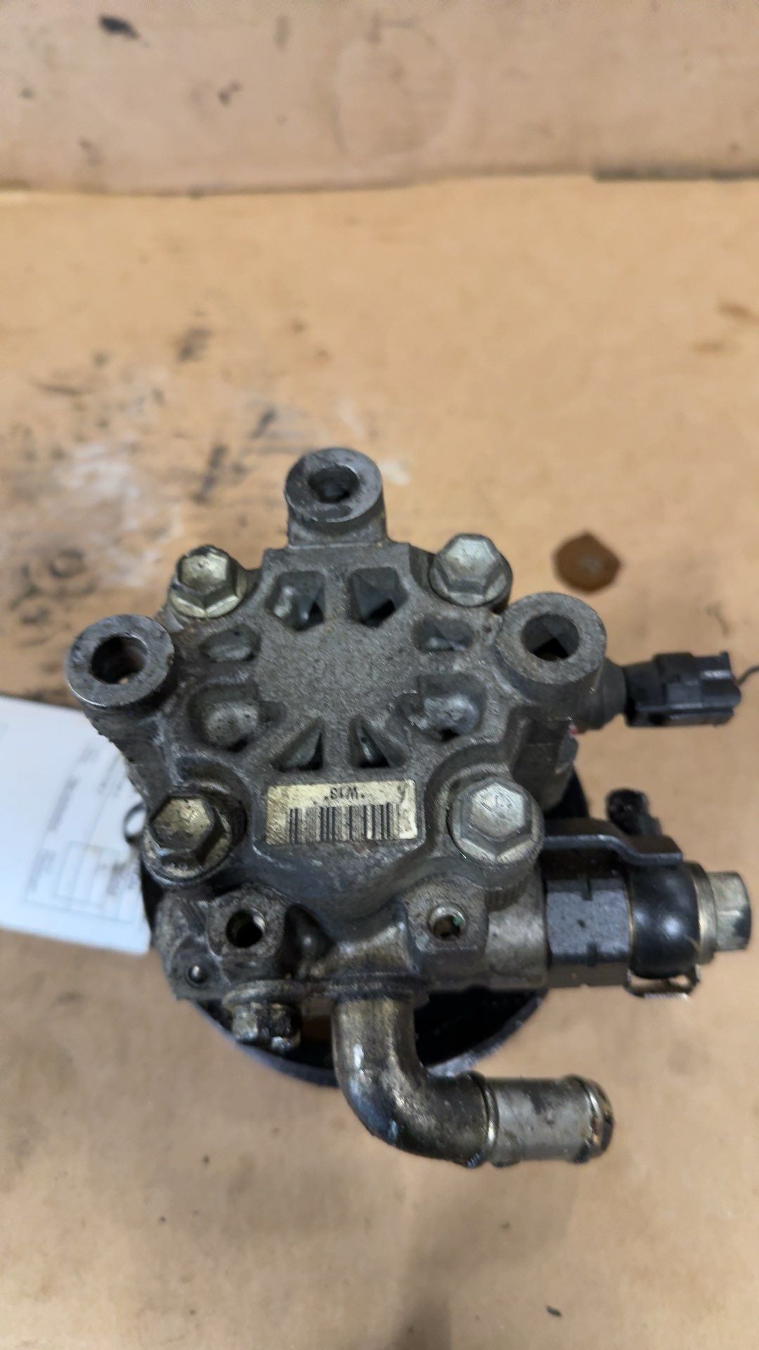 Power Steering Pump from a 2007 Toyota, photo 2
