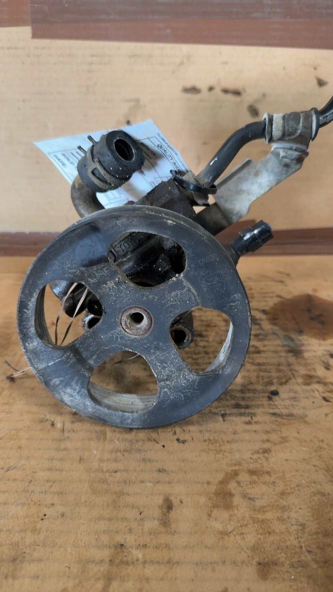 Power Steering Pump from a 2006 Toyota, photo 1