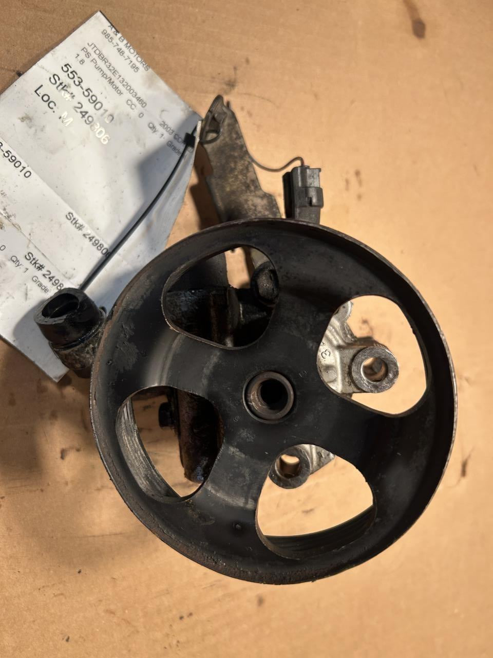 Power Steering Pump from a 2003 Toyota Corolla, photo 1