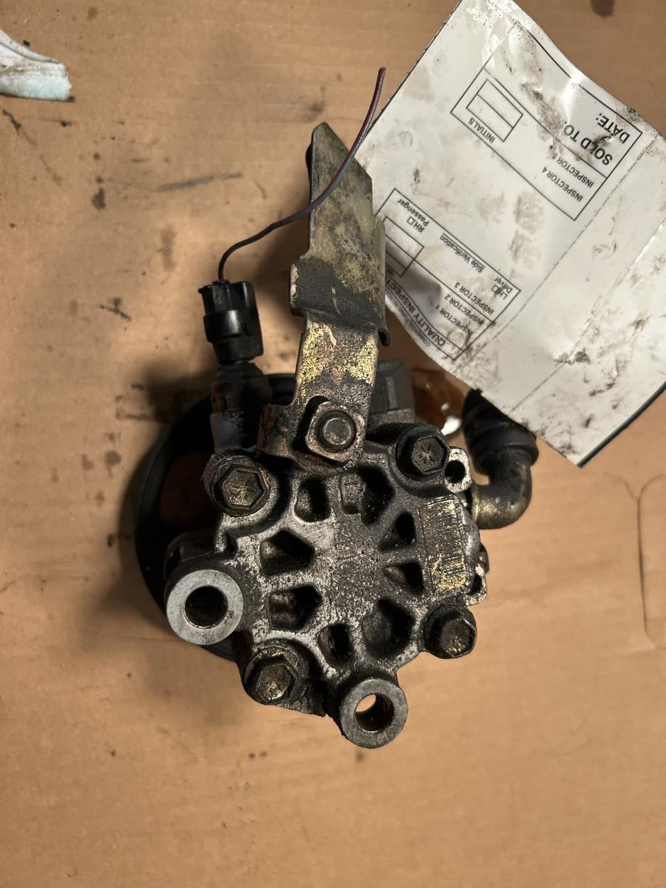 Power Steering Pump from a 2003 Toyota Corolla, photo 2