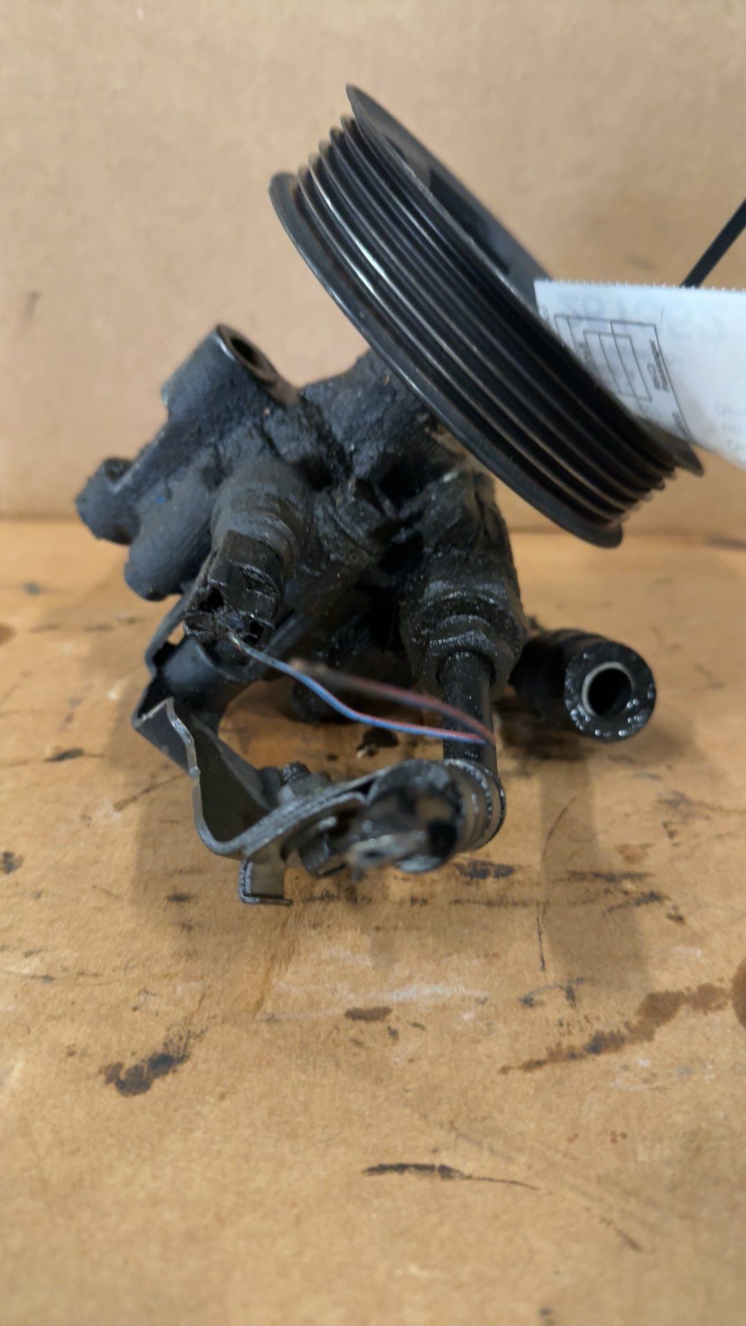 Power Steering Pump from a 2007 Toyota, photo 2