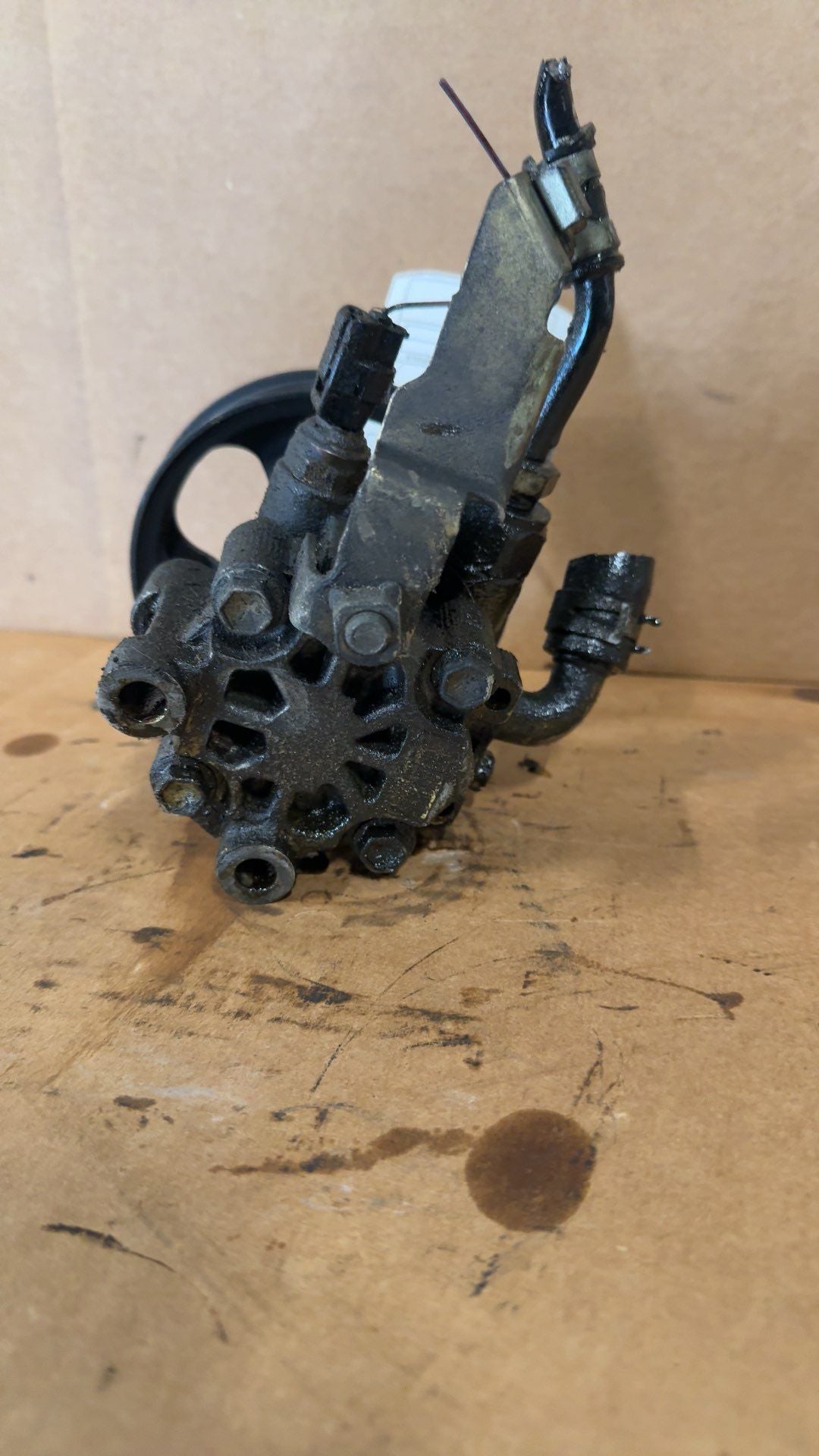 Power Steering Pump from a 2007 Toyota, photo 3