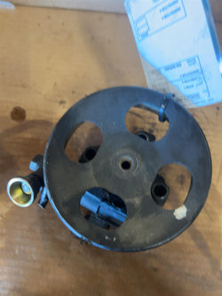 Power Steering Pump from a 2002 Toyota Sequoia, photo 1