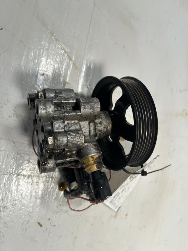 Power Steering Pump from a 2001 Toyota RAV4, photo 1