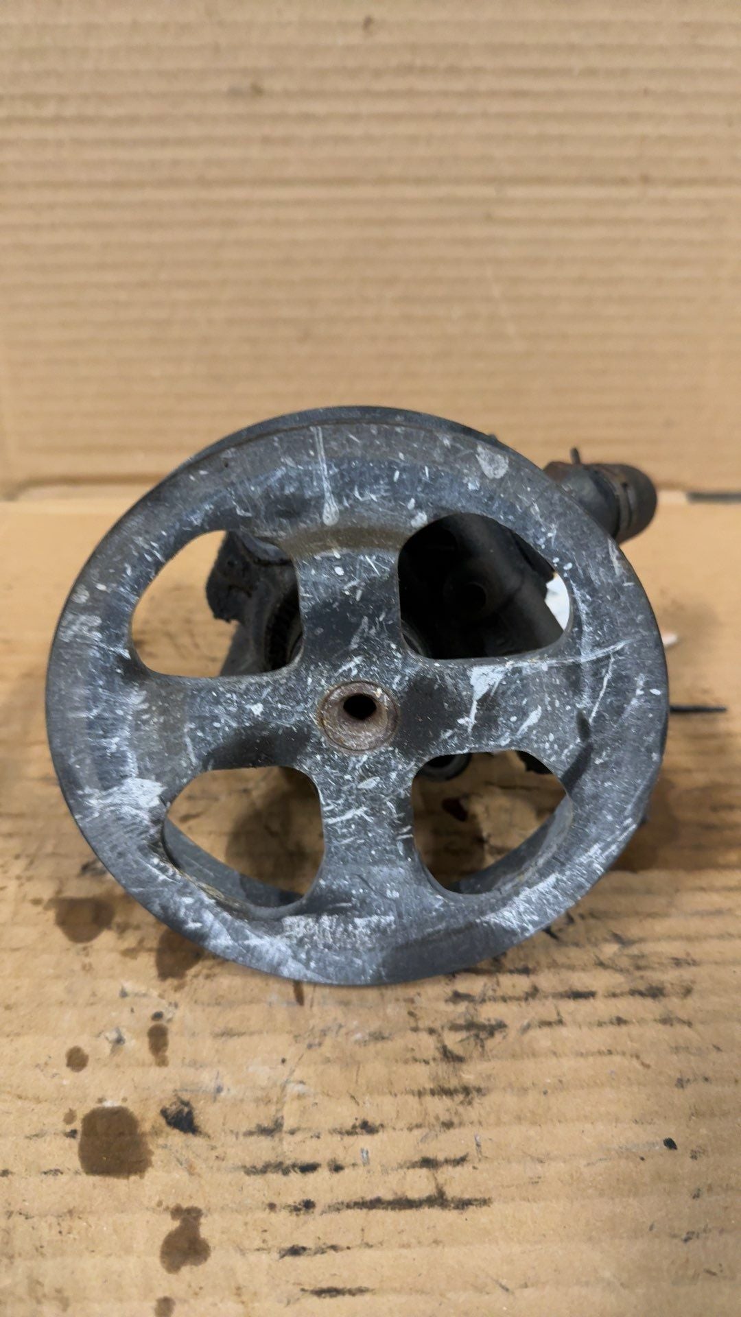 Power Steering Pump from a 2006 Toyota, photo 1