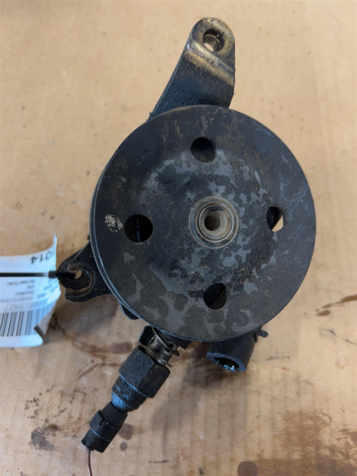 Power Steering Pump from a 2006 Toyota, photo 1