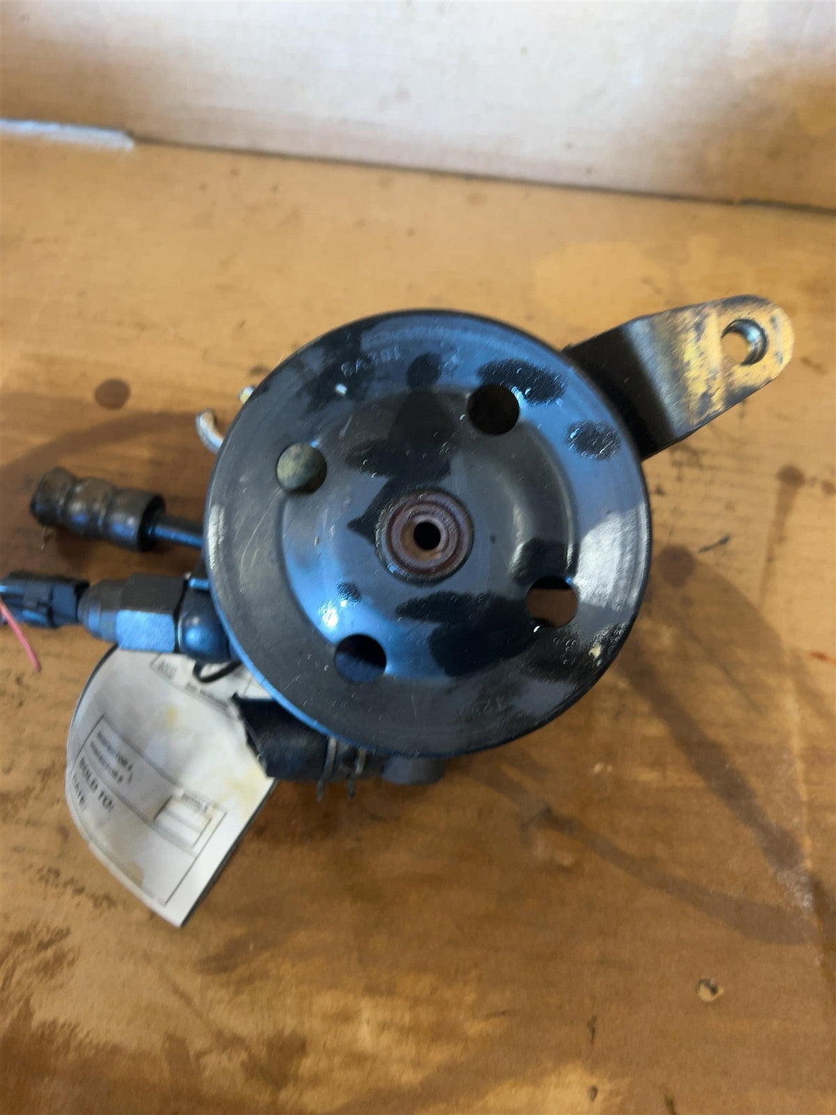 Power Steering Pump from a 2006 Toyota, photo 1