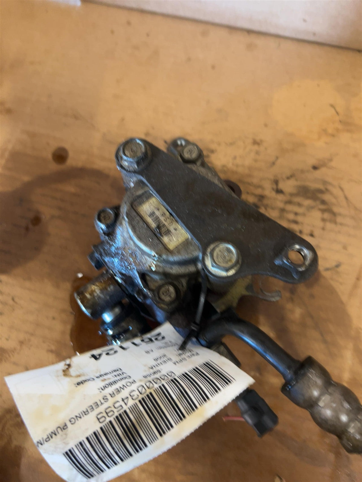 Power Steering Pump from a 2006 Toyota, photo 2