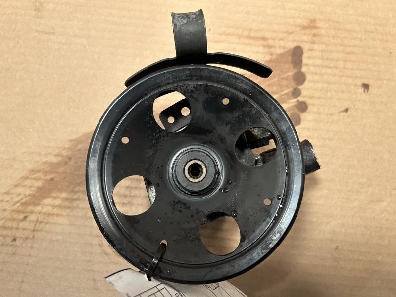 Power Steering Pump from a 1999 Volvo, photo 1