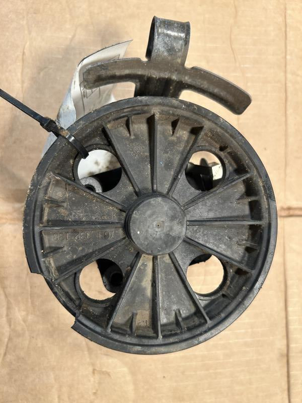 Power Steering Pump from a 2004 Volvo XC90, photo 1