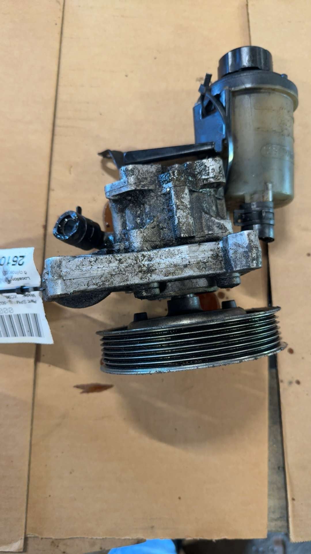 Power Steering Pump from a 2008 Volvo XC90, photo 1