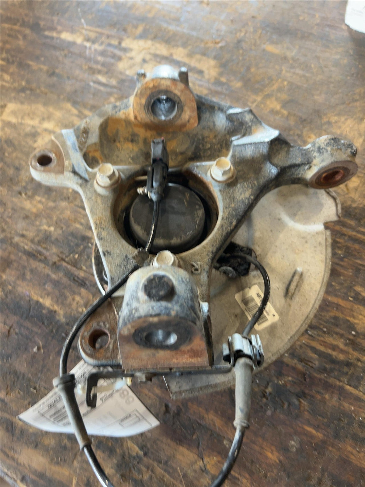 Spindle Knuckle from a 2018 Chevrolet Silverado 1500, front, left side, photo 1