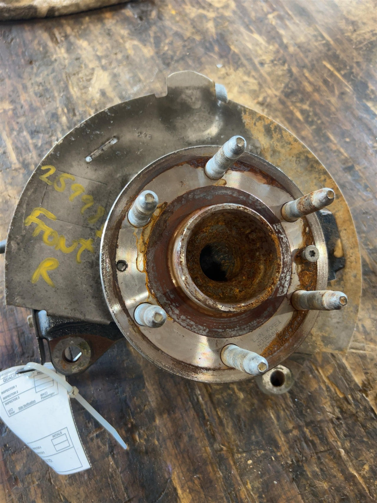 Spindle Knuckle from a 2018 Chevrolet Silverado 1500, front, left side, photo 2