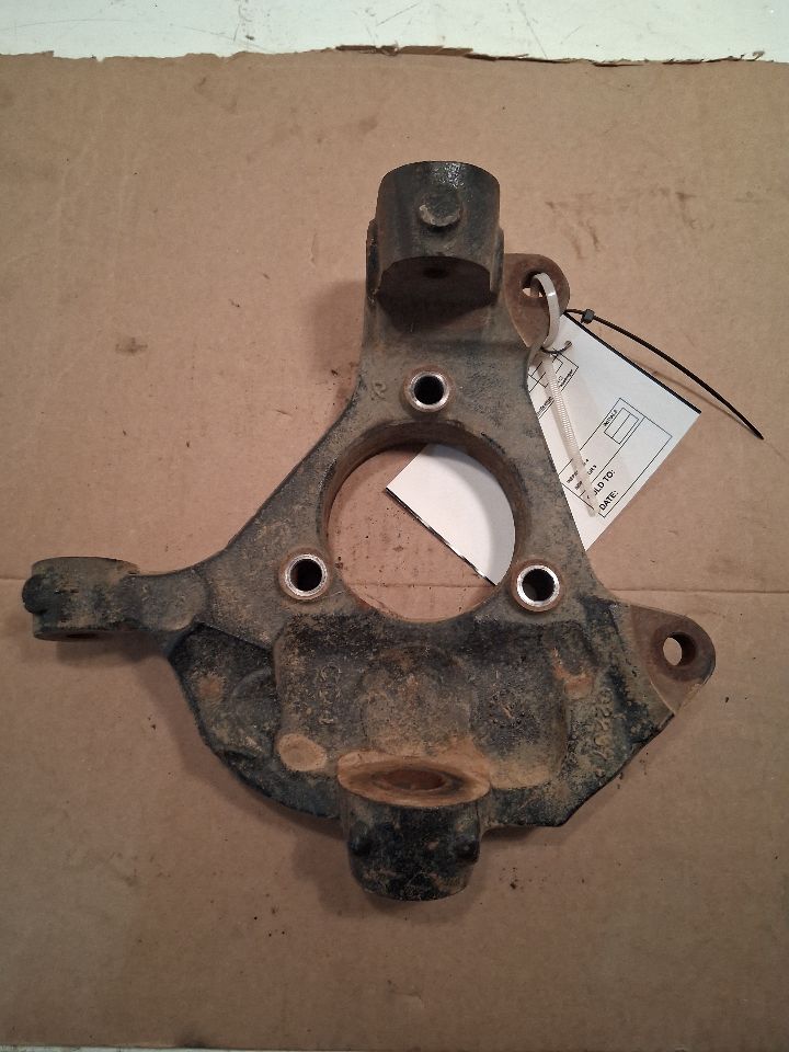 Spindle Knuckle from a 2018 Chevrolet Silverado 1500, front, left side, photo 3