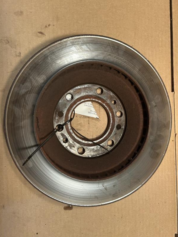 Spindle Knuckle from a 2005 Chevrolet Trailblazer, front, left side, photo 2