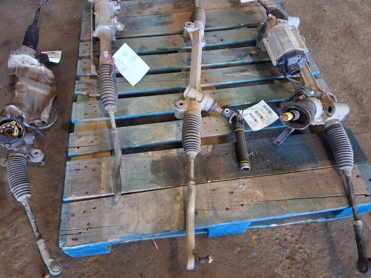 Steering Rack from a 2014 Toyota Avalon, photo 2