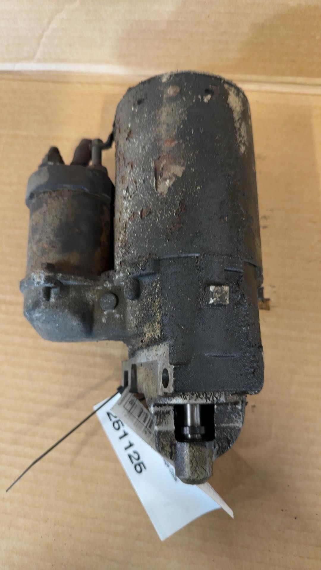 Starter Motor from a 1994 Cadillac DeVille, photo 1