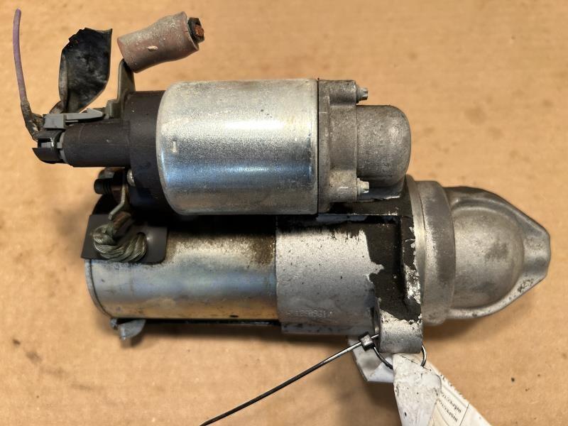 Starter Motor from a 2009 Chevrolet Cobalt, photo 1