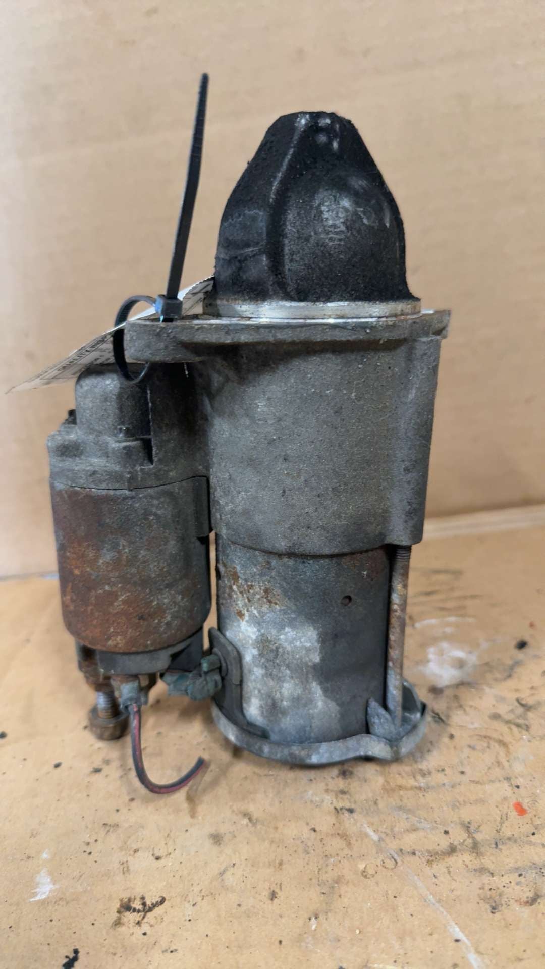 Starter Motor from a 2012 Chevrolet Cruze, photo 2