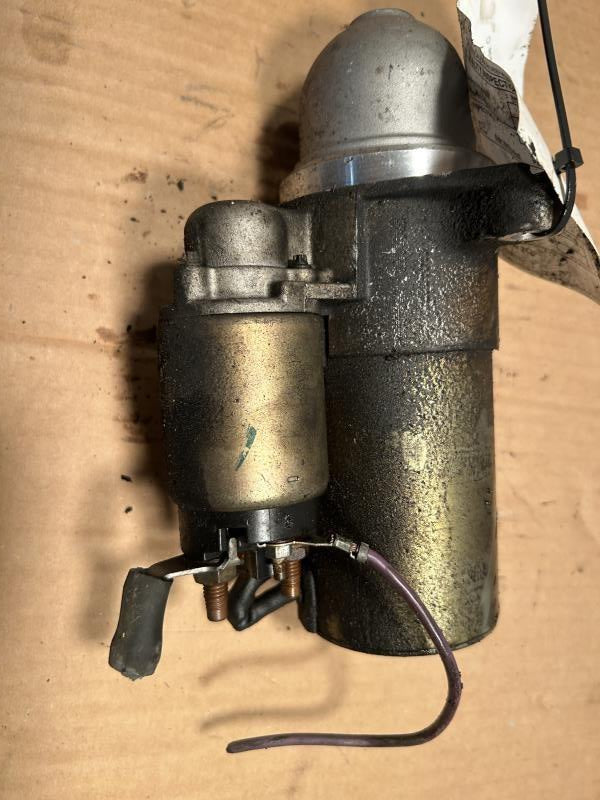Starter Motor from a 2004 Chevrolet Trailblazer, photo 2