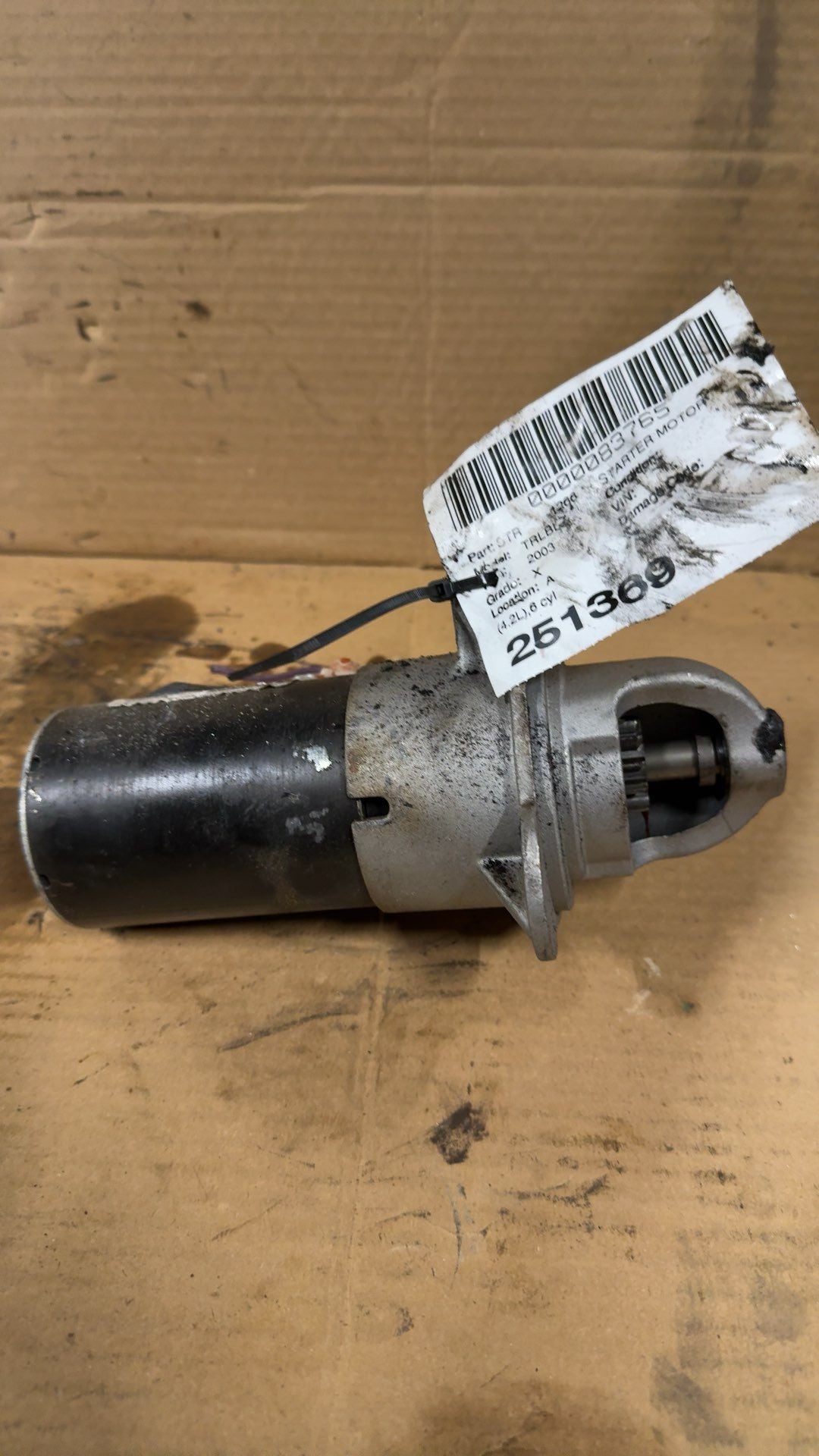 Starter Motor from a 2003 Chevrolet Trailblazer, photo 2