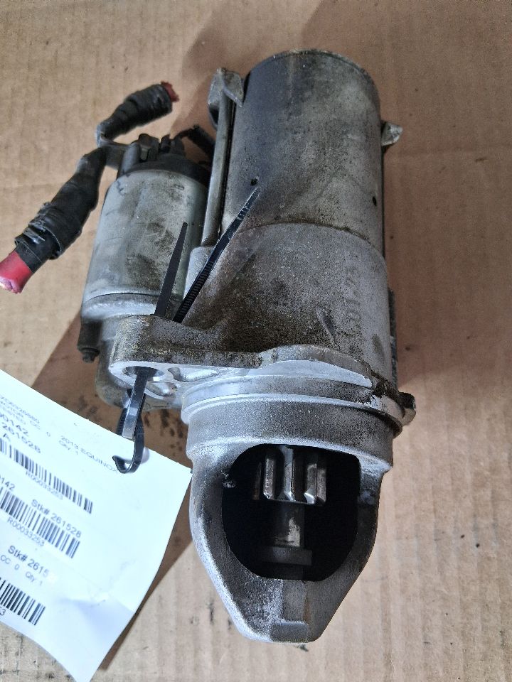 Starter Motor from a 2013 Chevrolet Equinox, photo 1