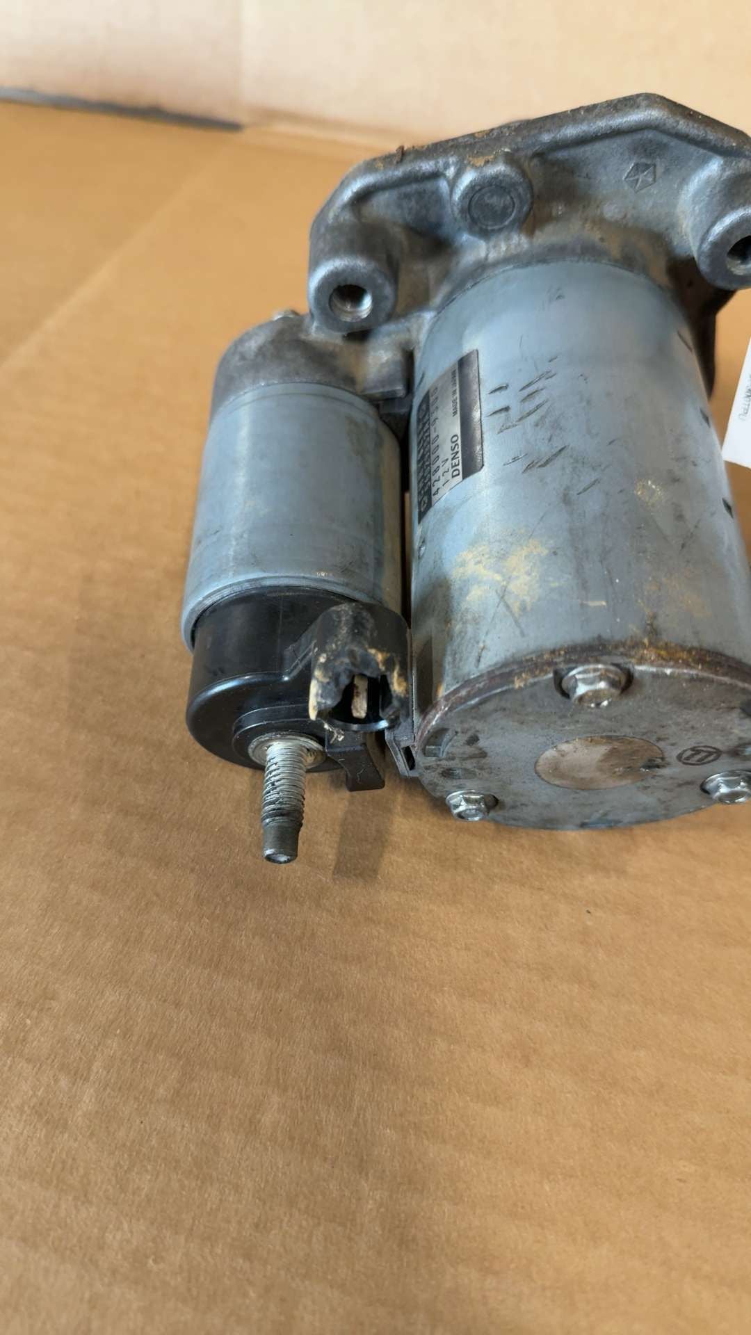 Starter Motor from a 2017 Chrysler 300, photo 3