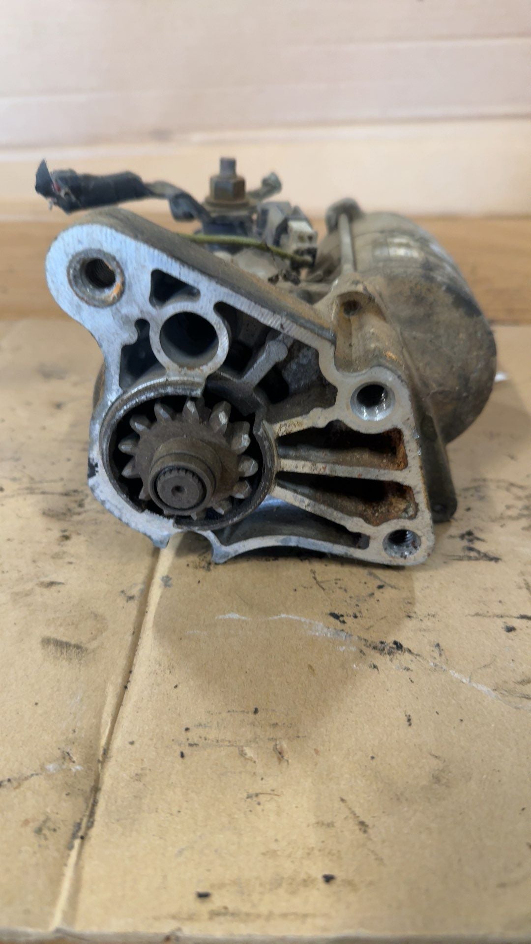 Starter Motor from a 2006 Chrysler 300, photo 1