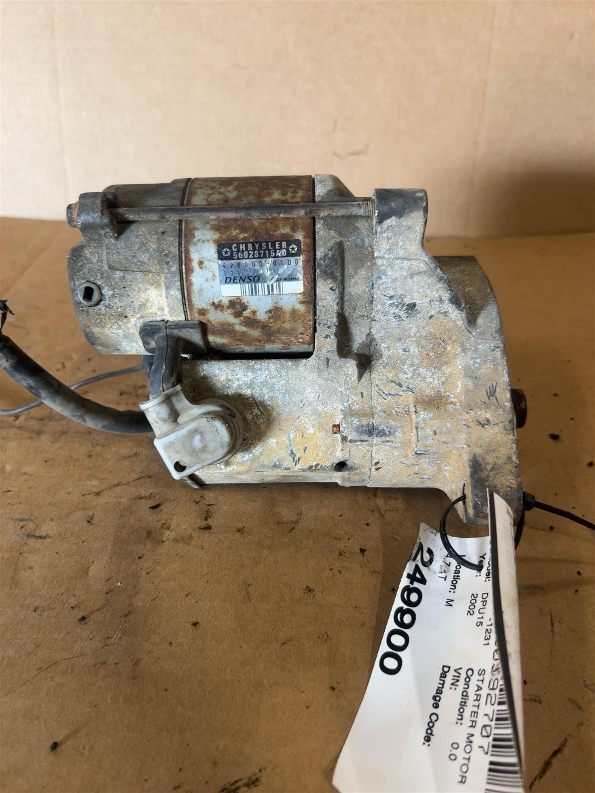 Starter Motor from a 2002 Dodge Ram 1500, photo 1