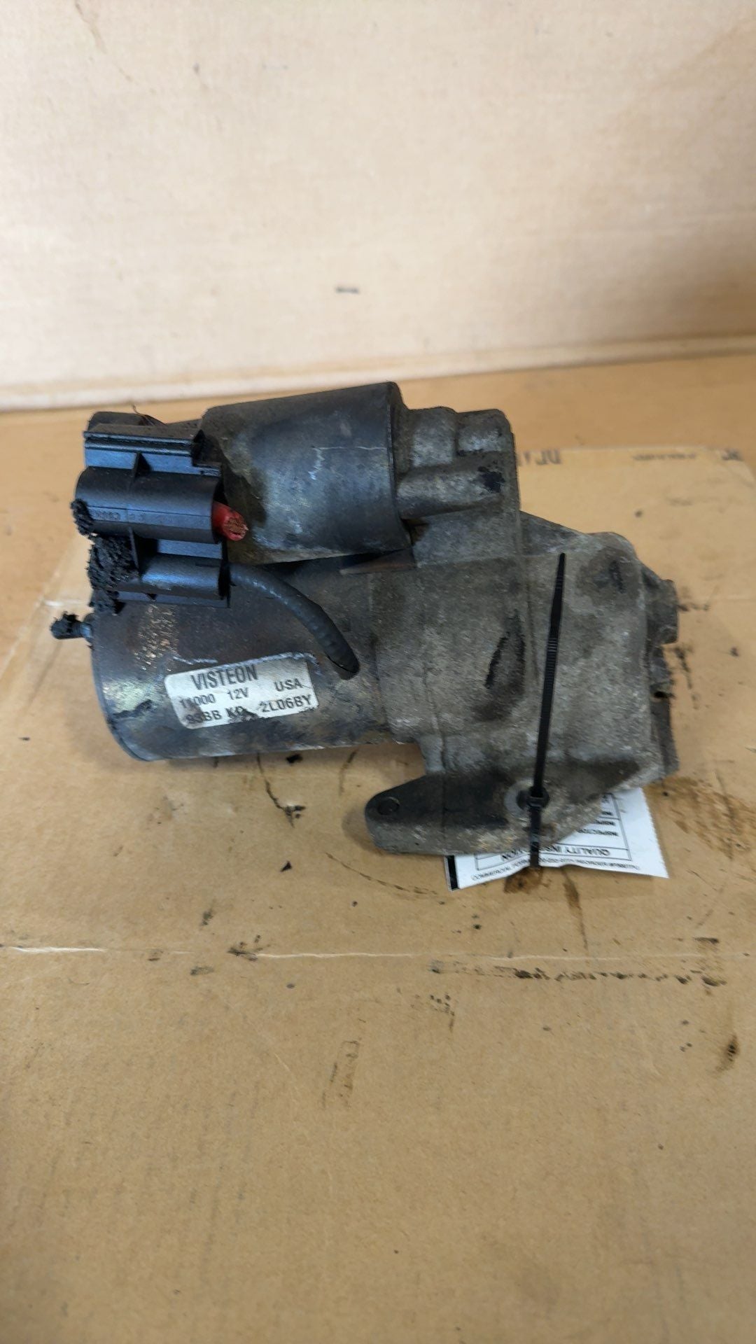 Starter Motor from a 2003 Ford Escape, photo 2