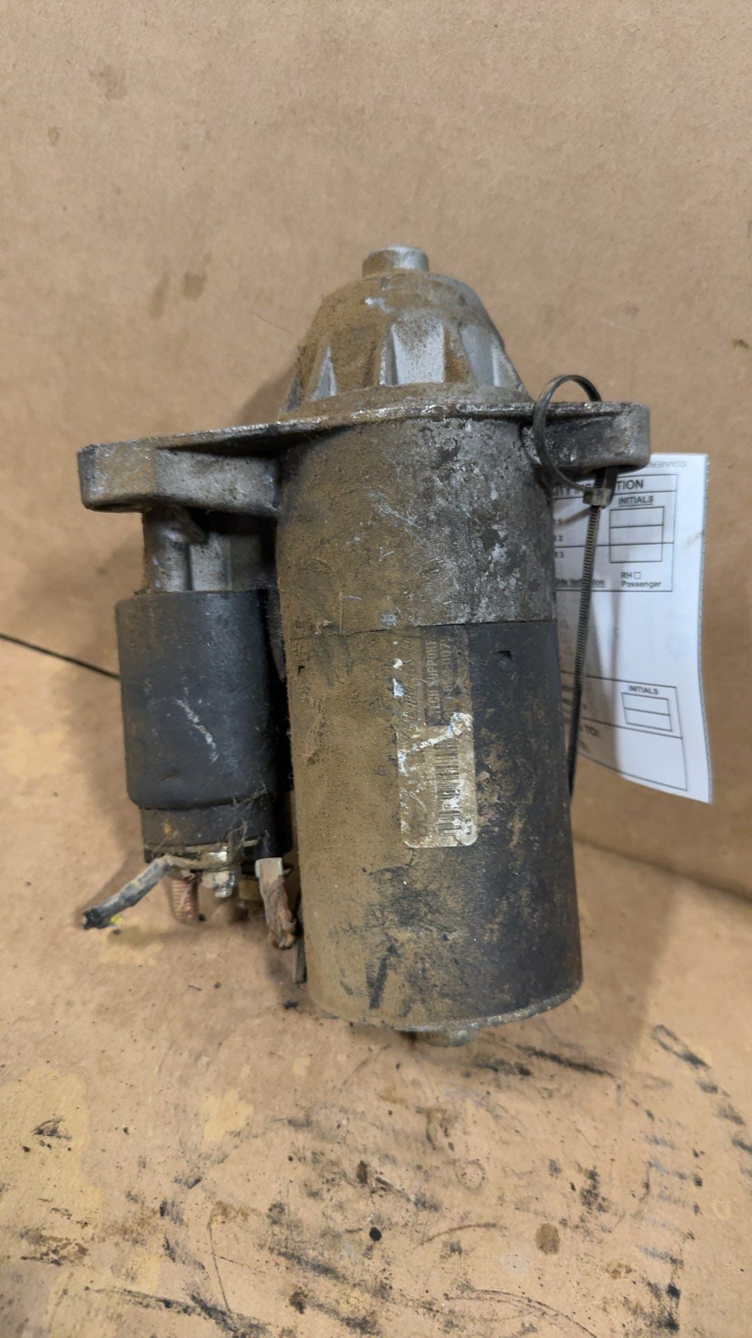 Starter Motor from a 2001 Ford Explorer, photo 1