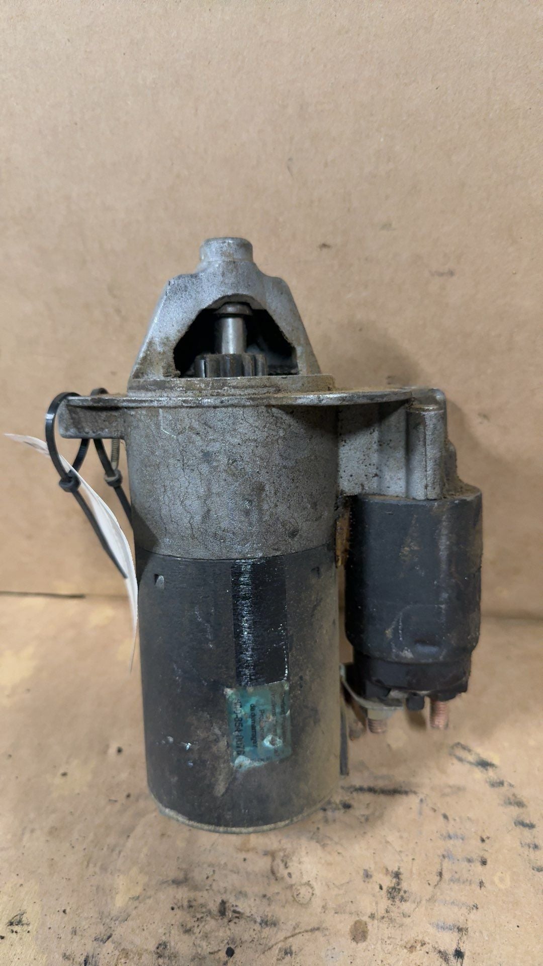 Starter Motor from a 2001 Ford Explorer, photo 2