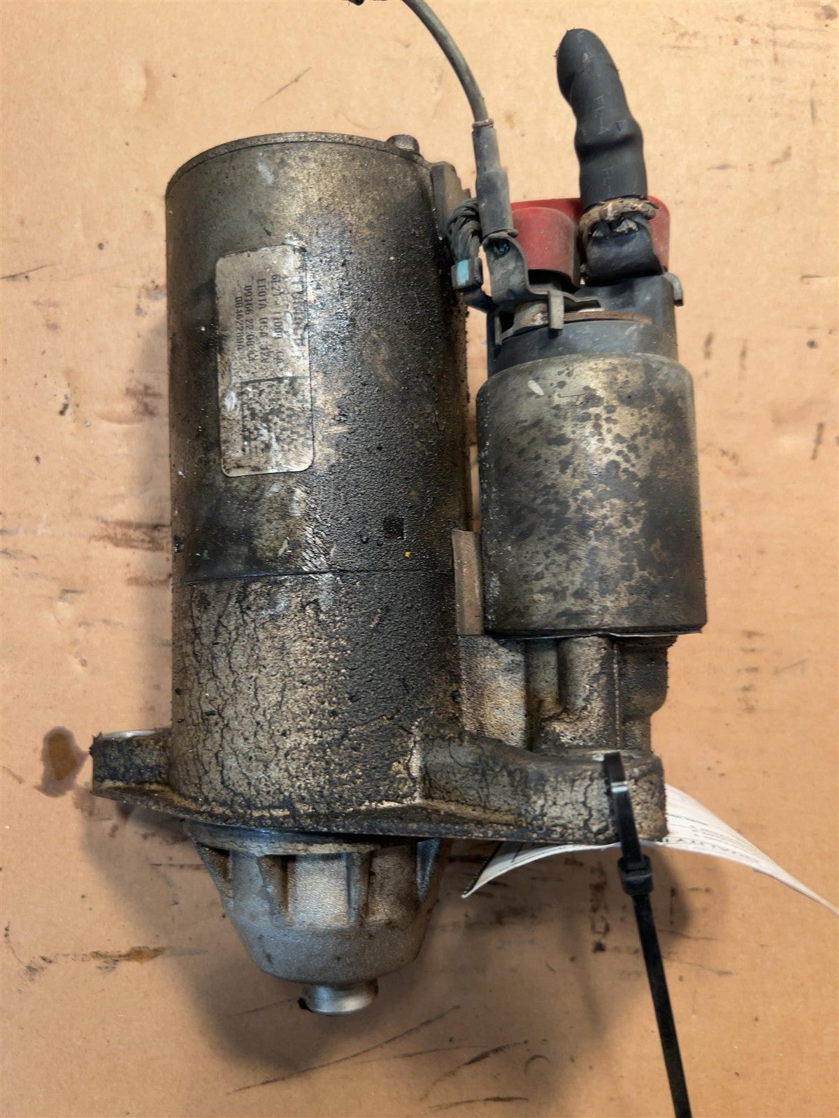 Starter Motor from a 2010 Ford Explorer, photo 1