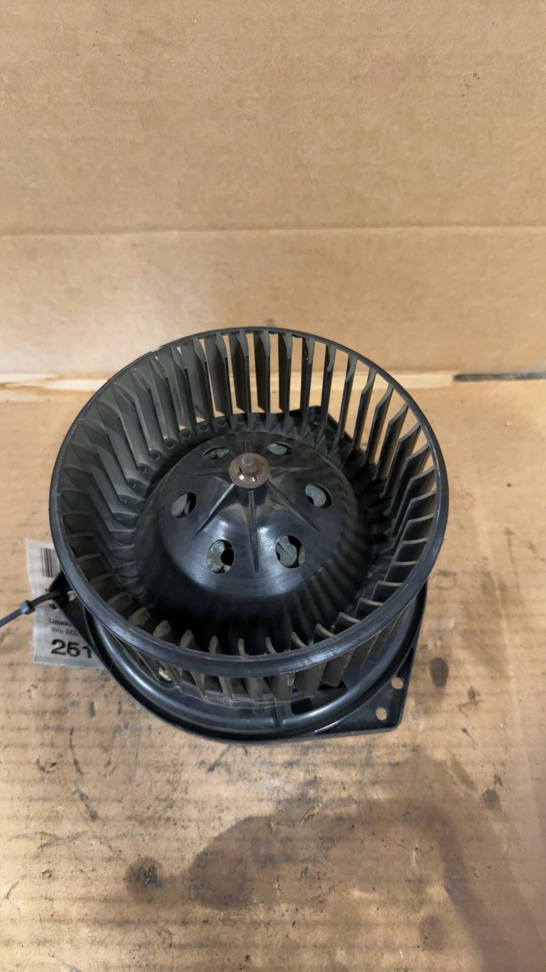Blower Motor from a 2003 Infiniti G35, photo 2