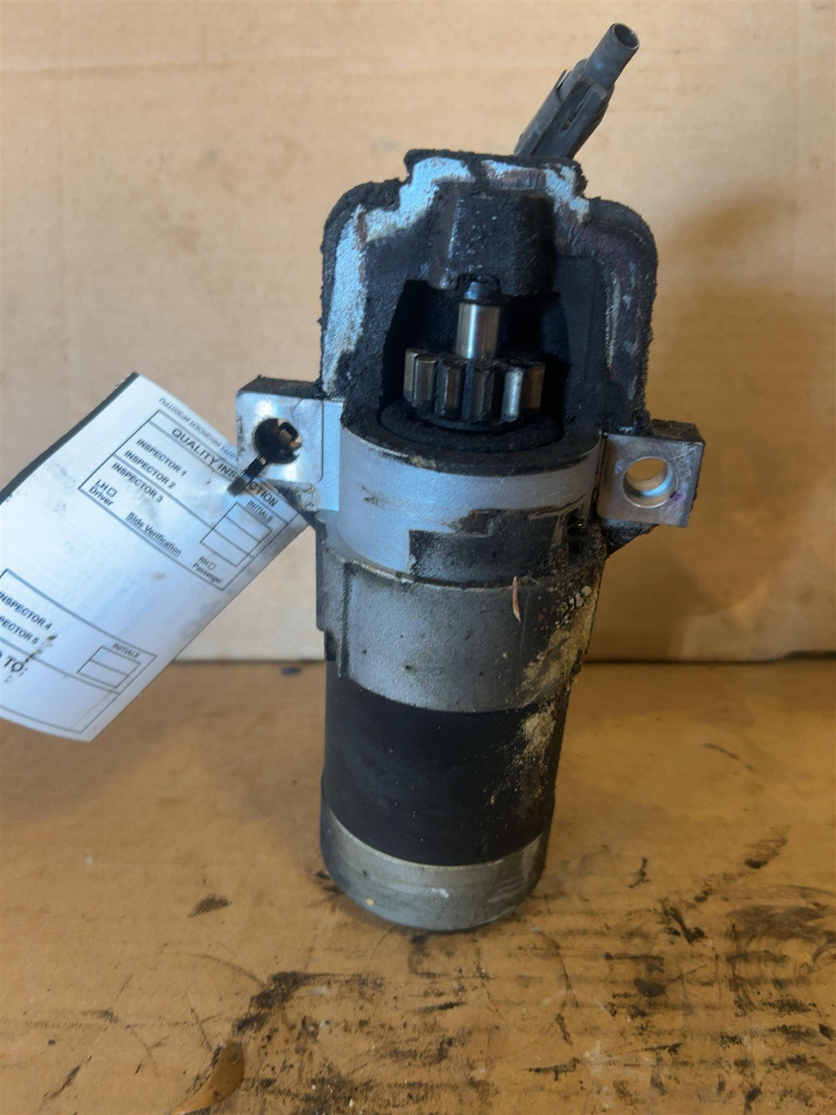 Starter Motor from a 2012 Ford Focus, photo 2