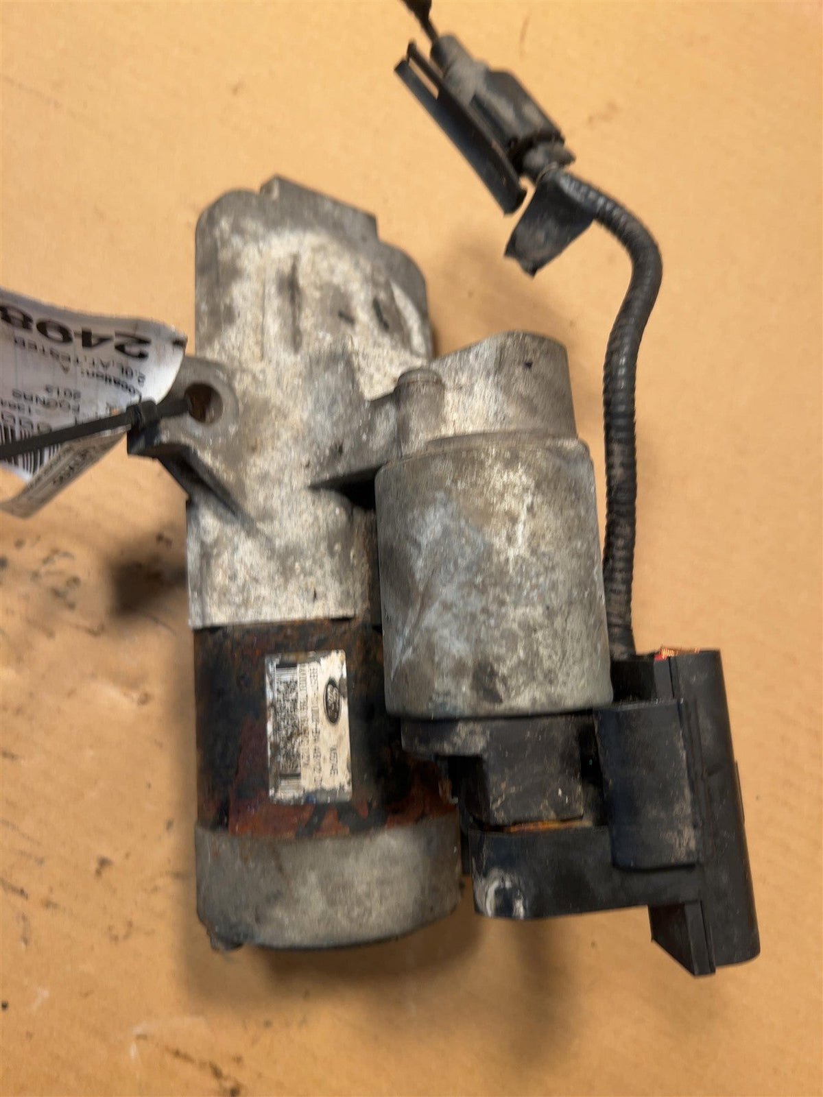 Starter Motor from a 2013 Ford Focus, photo 1