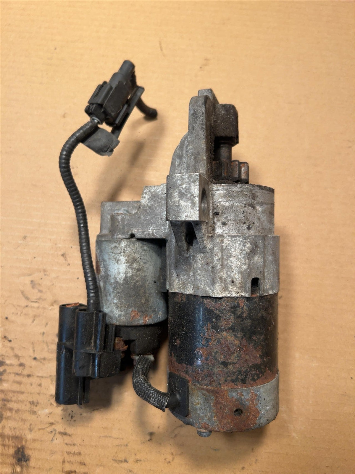 Starter Motor from a 2013 Ford Focus, photo 2