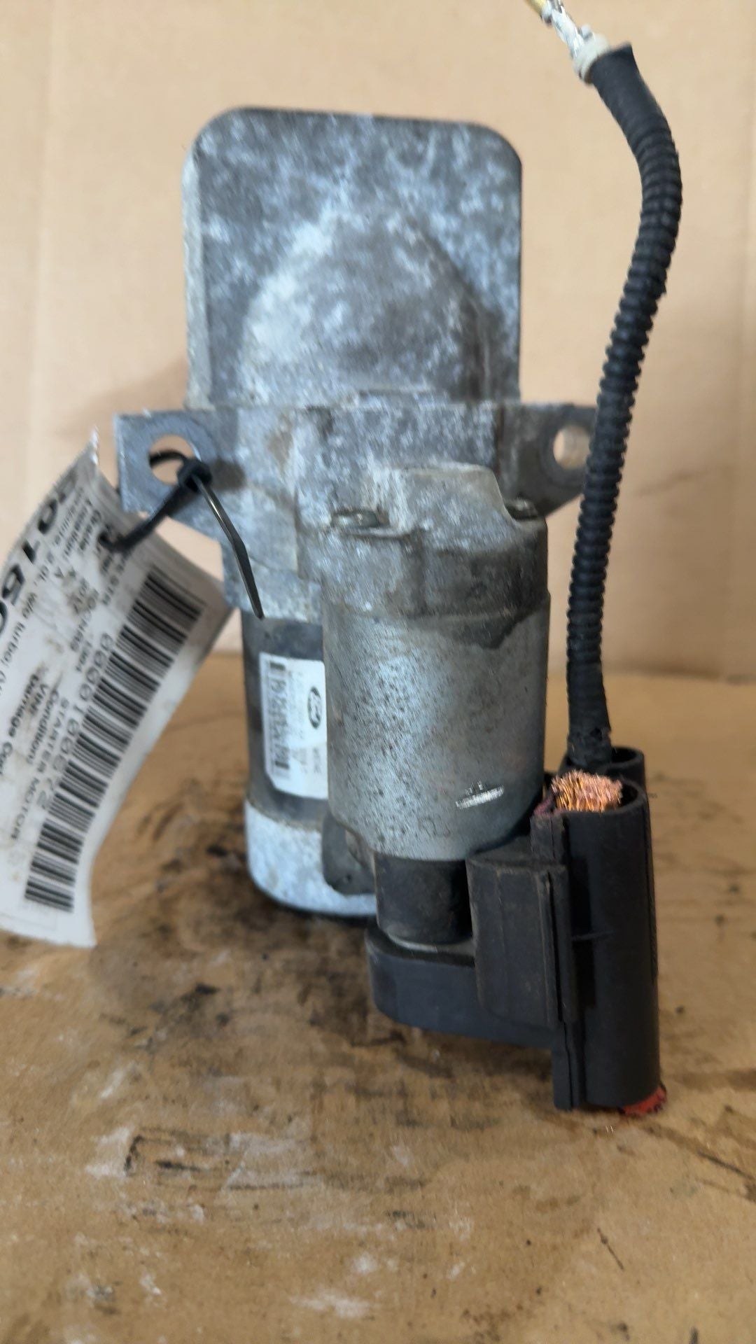 Starter Motor from a 2017 Ford Focus, photo 2