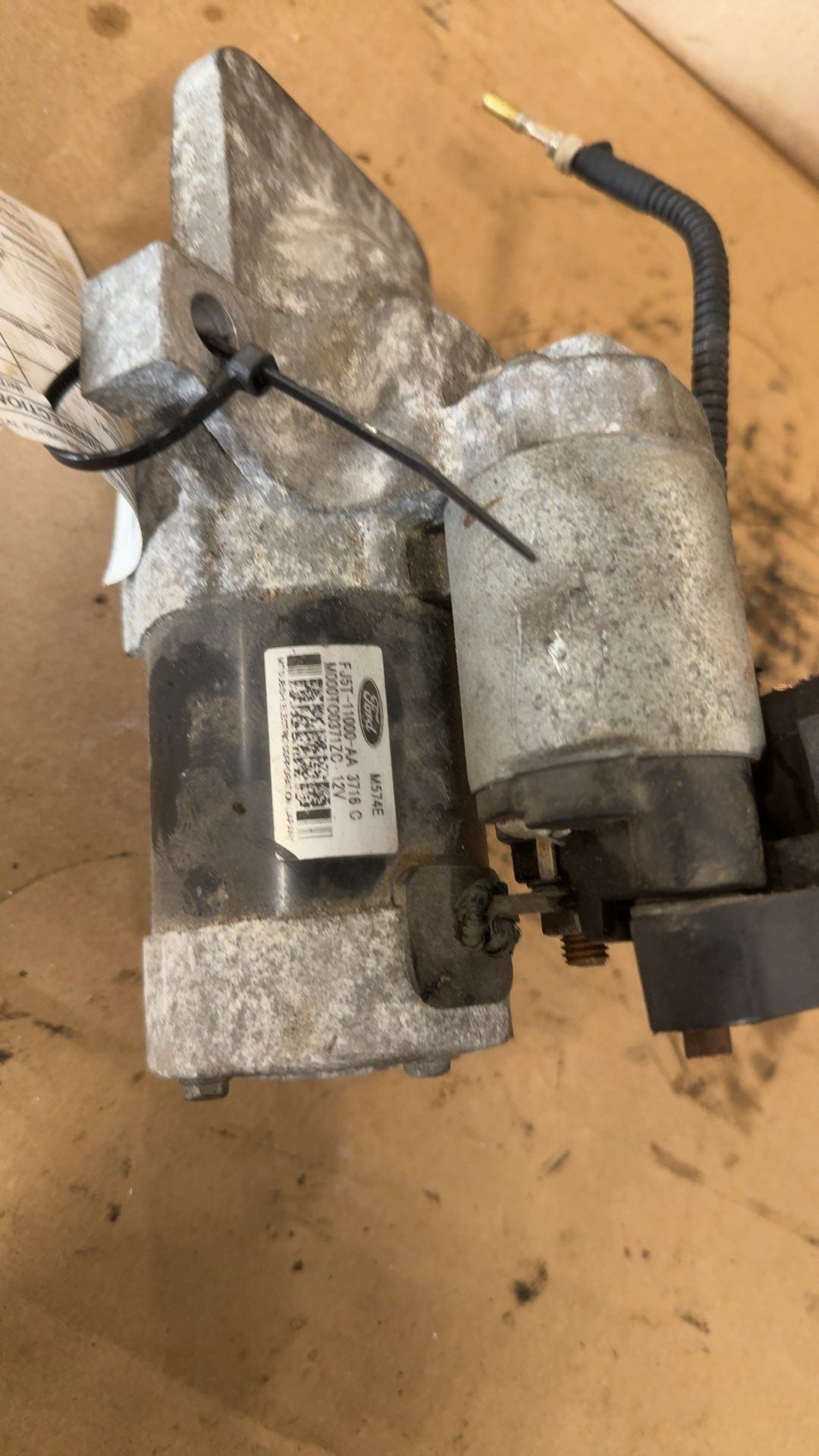 Starter Motor from a 2017 Ford Focus, photo 3