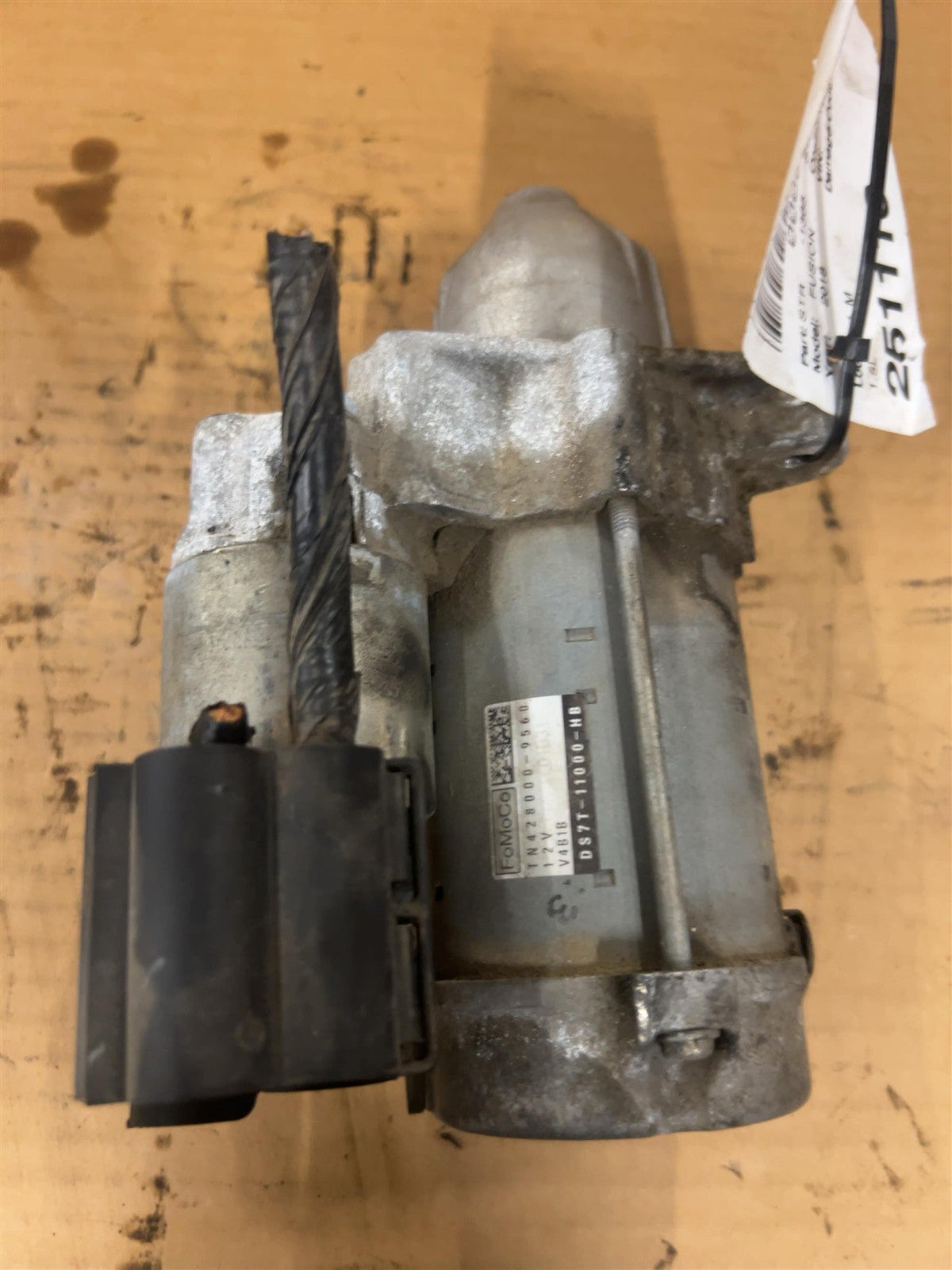 Starter Motor from a 2018 Ford Fusion, photo 1