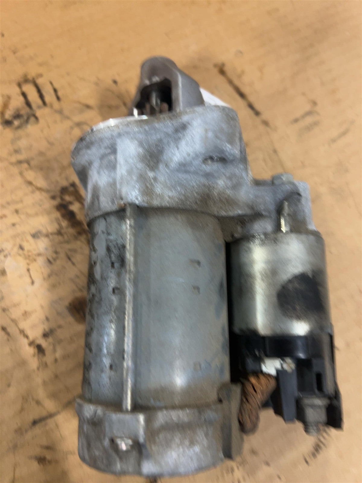 Starter Motor from a 2018 Ford Fusion, photo 2