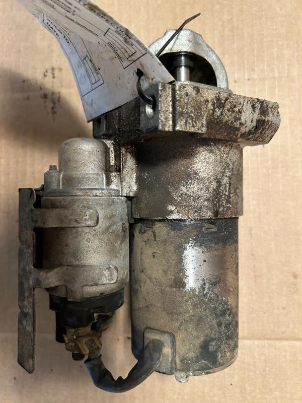 Starter Motor from a 2009 GMC Yukon, photo 2