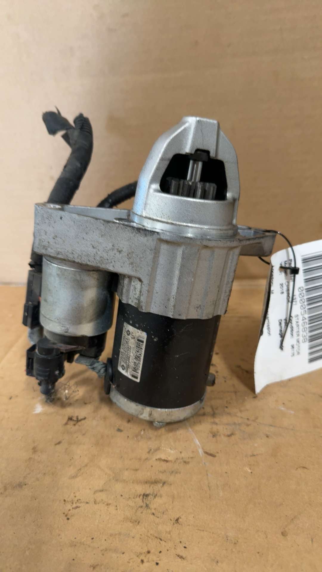 Starter Motor from a 2018 Jeep Cherokee, photo 1