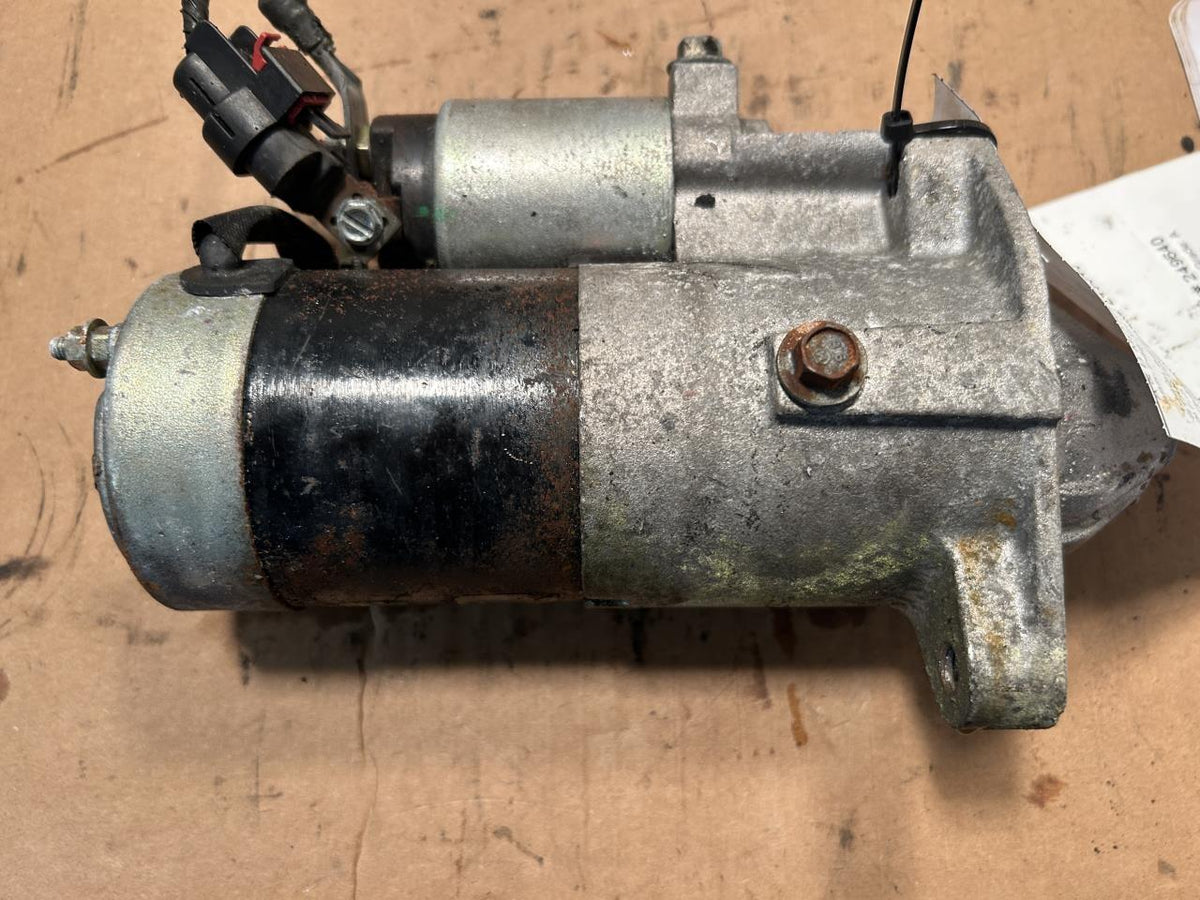 Starter Motor from a 2002 Jeep Liberty, photo 1