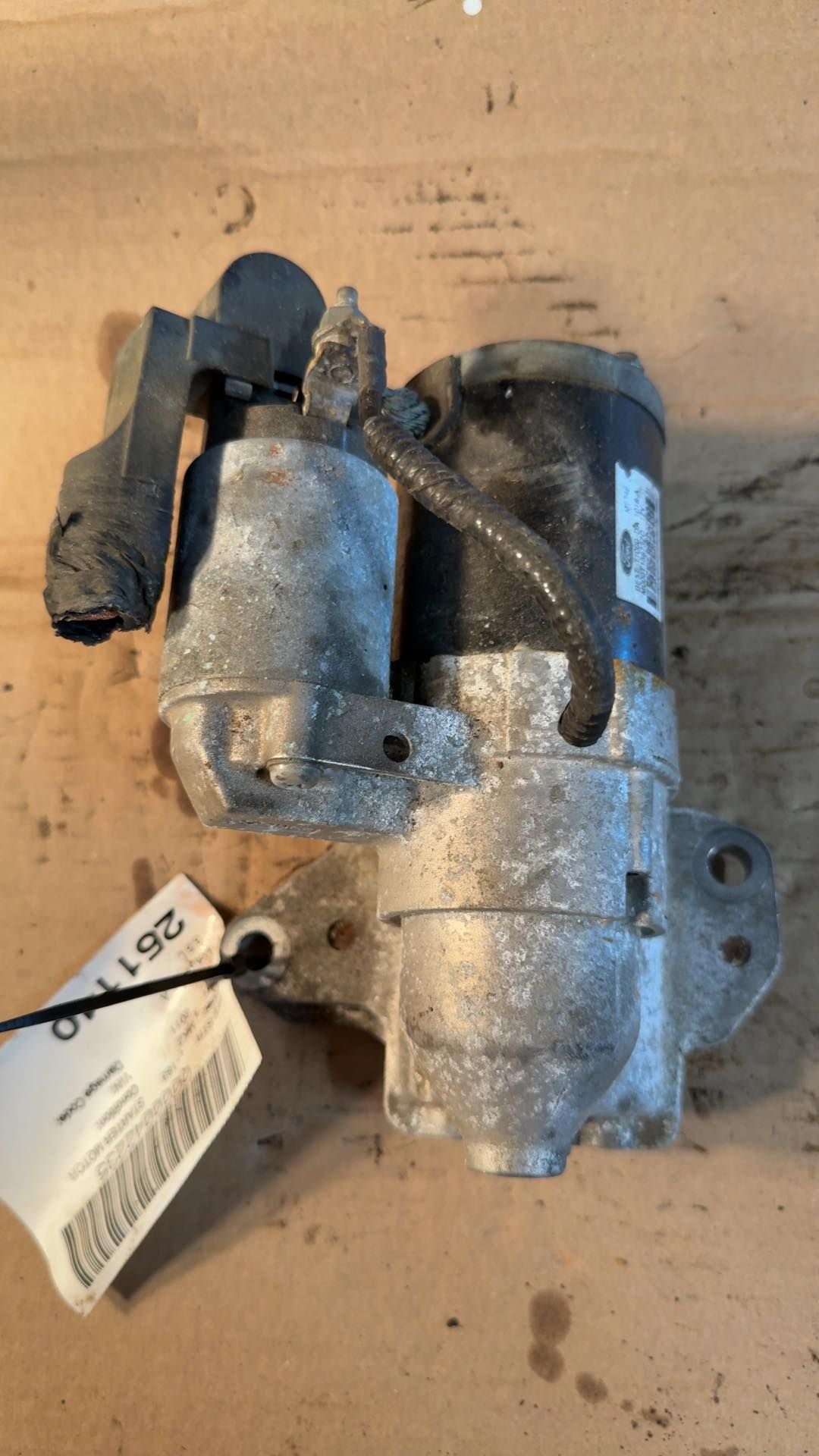 Starter Motor from a 2011 Lincoln MKZ, photo 1