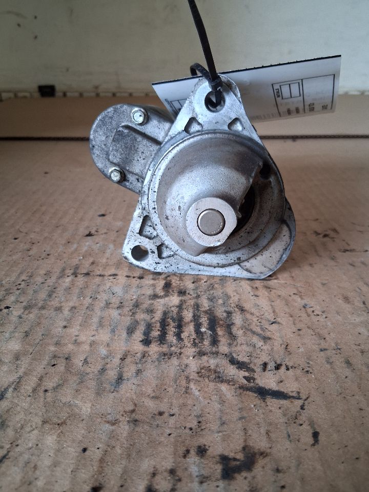 Starter Motor from a 2013 Chevrolet Malibu, photo 1